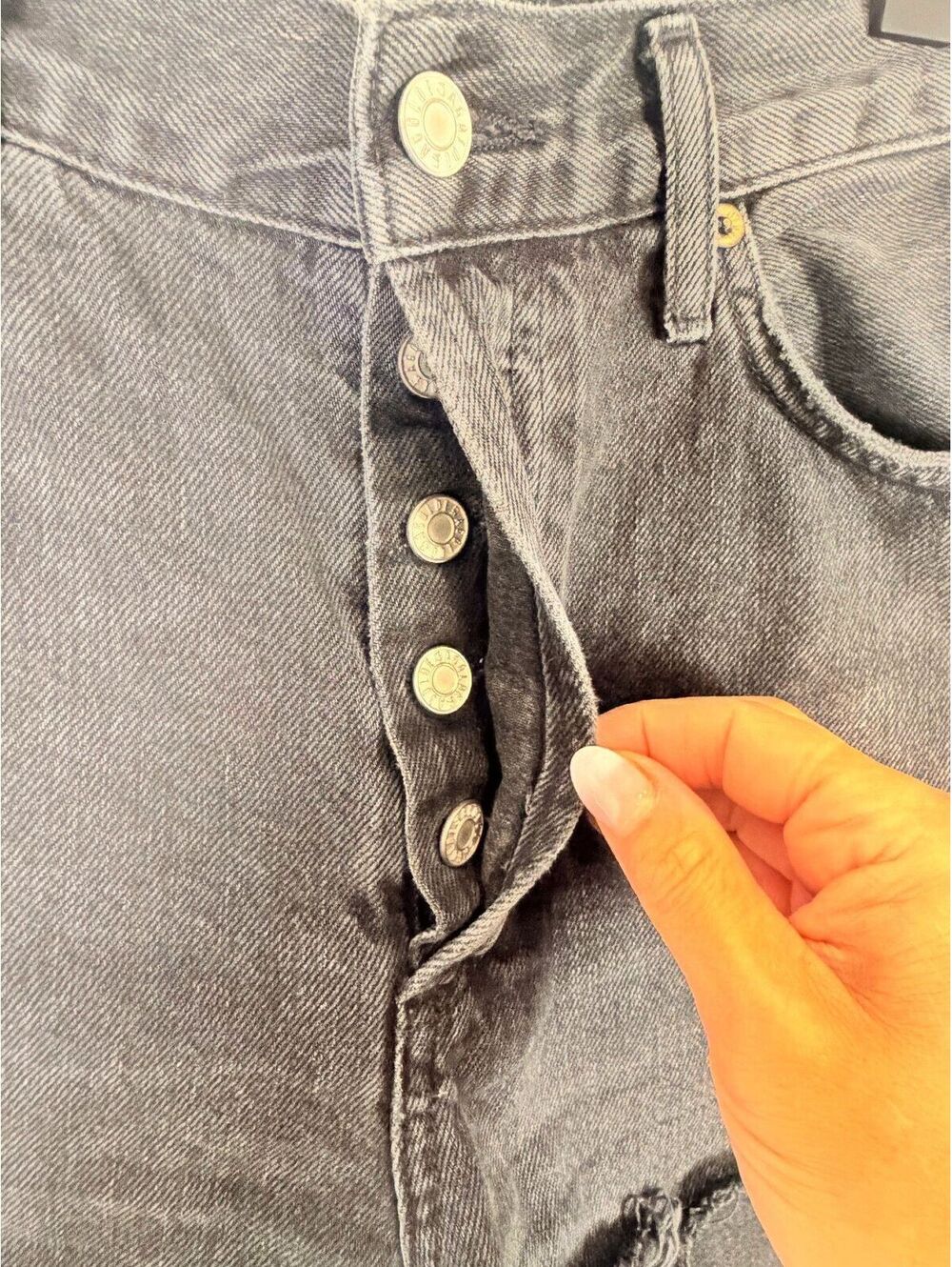 AGOLDE Parker High Rise Vintage Cutoff Denim Washed Black Shorts Women's Size 27 - Picture 4 of 6
